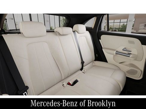 Used 2026 Mercedes-Benz GLA 250 4MATIC image 8