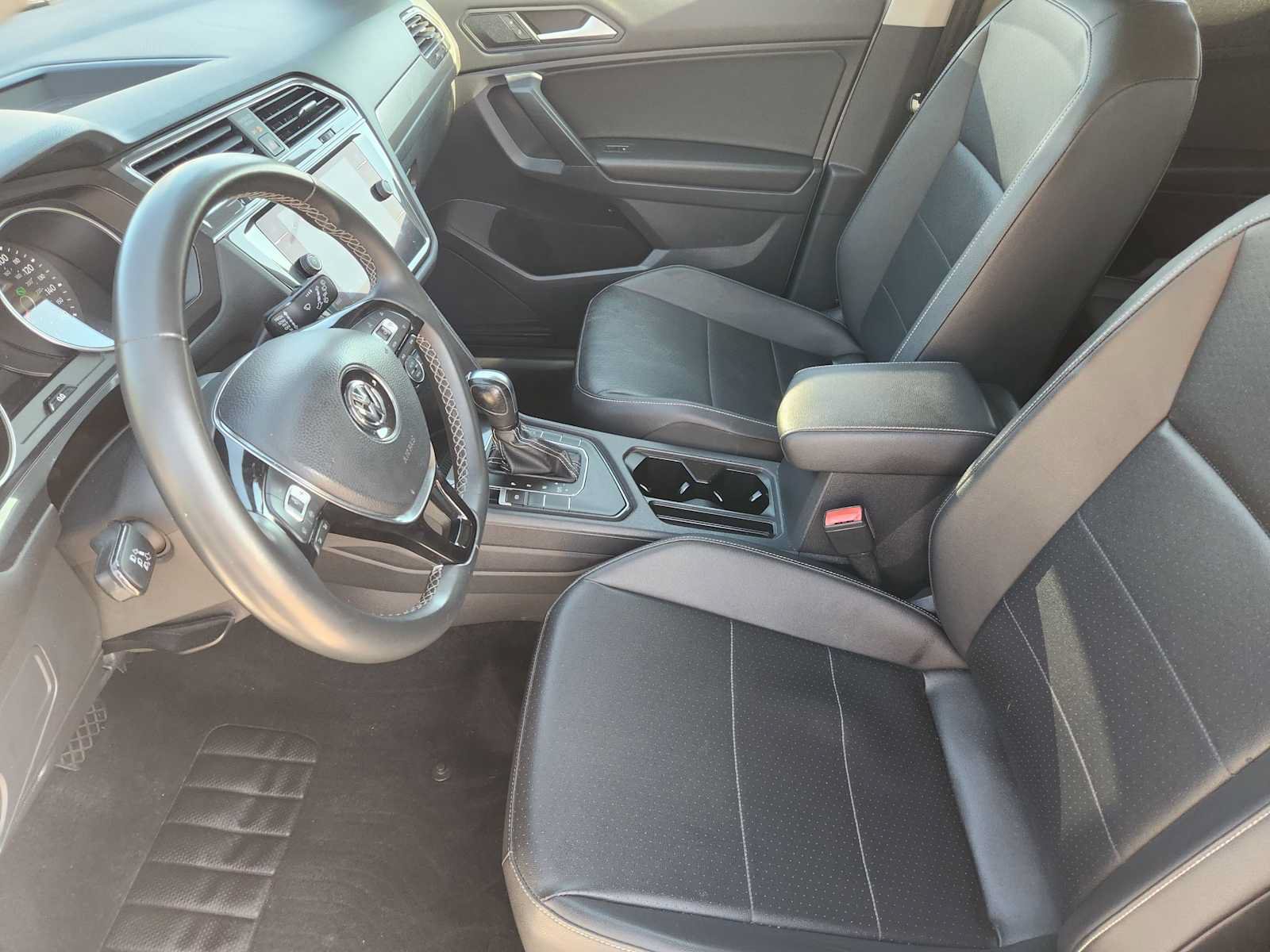 Used 2021 Volkswagen Tiguan SE FWD image 12