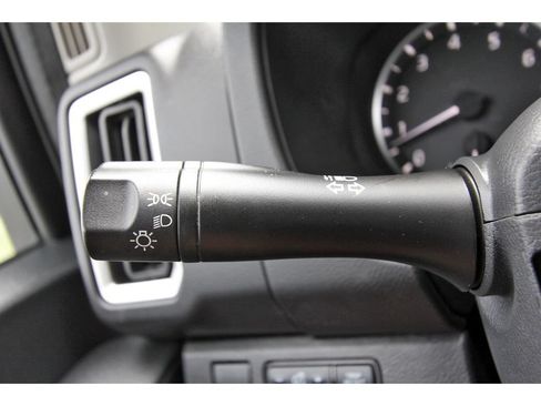 Used 2025 Nissan Frontier SV RWD image 20