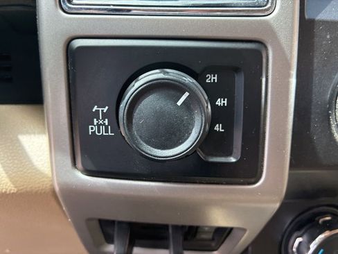 Used 2019 Ford F350 Lariat w/ Chrome Package image 37