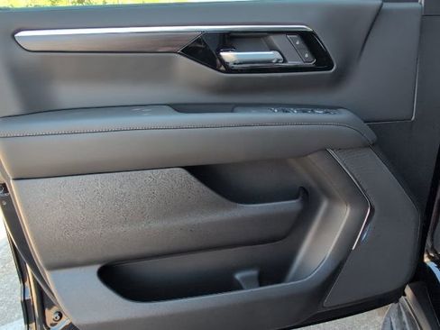 New 2026 Chevrolet Suburban LS image 15