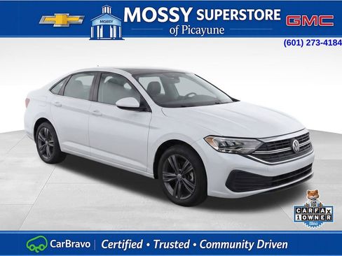 Used 2023 Volkswagen Jetta SE w/ Panoramic Sunroof Package FWD image 2