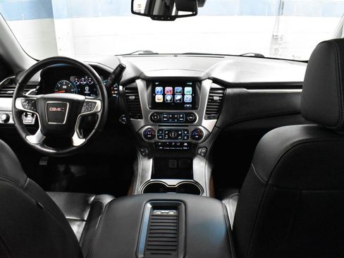 Used 2017 GMC Yukon SLT image 8