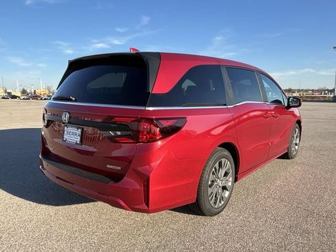New 2026 Honda Odyssey Touring image 14