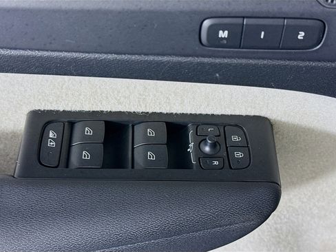 Used 2021 Volvo XC40 T5 Momentum w/ Premium Package image 24