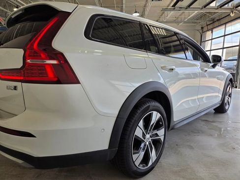Certified 2026 Volvo V60 B5 Cross Country Plus w/ Protection Package Premier AWD/4WD image 34