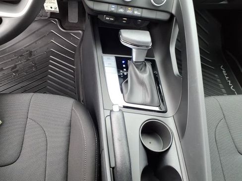 New 2026 Hyundai Elantra SE FWD image 18