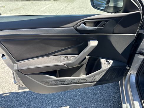 Certified 2023 Volkswagen Jetta SE w/ Panoramic Sunroof Package FWD image 11