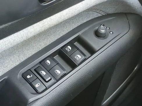 Used 2024 Jeep Compass Latitude image 27