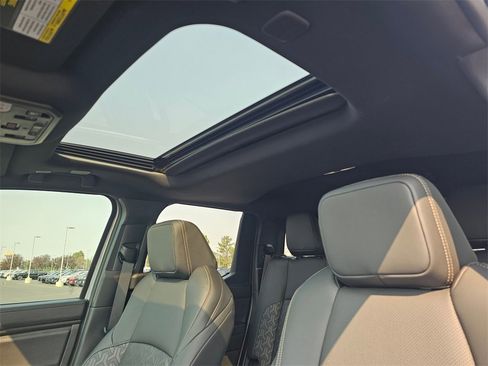 Used 2024 Toyota Tacoma Limited image 28