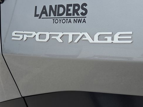 Used 2024 Kia Sportage LX image 8