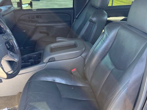 Used 2004 Chevrolet Silverado 2500 LT RWD image 10