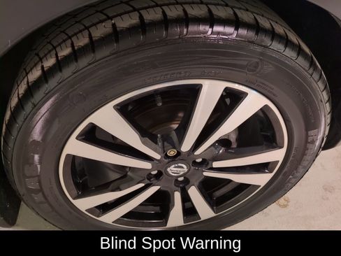 Used 2020 Nissan Kicks SV image 2