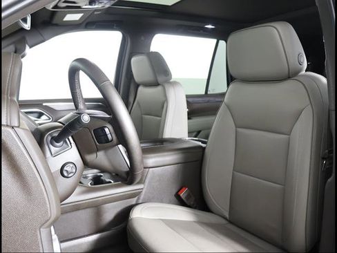 Used 2023 GMC Yukon SLT w/ SLT Premium Package RWD image 7