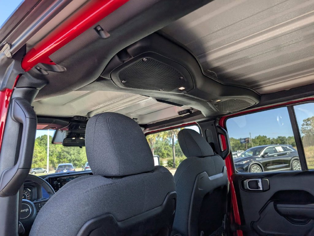 Used 2025 Jeep Wrangler Unlimited Rubicon AWD/4WD image 19