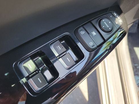 Used 2020 Kia Sportage EX w/ EX Technology Package FWD image 17