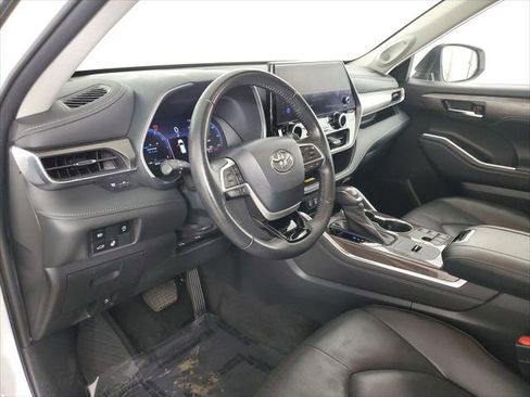 Used 2023 Toyota Highlander Limited FWD image 27