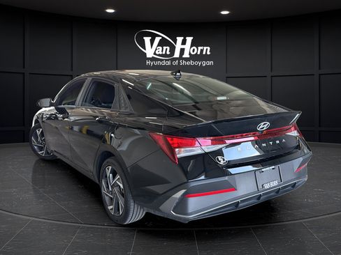 Certified 2025 Hyundai Elantra Sport FWD image 5