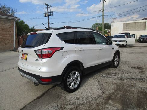 Used 2018 Ford Escape SE w/ SE Sync 3 Package FWD image 3