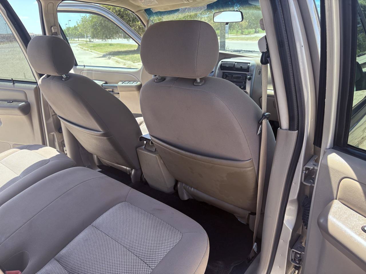 Used 2004 Ford Explorer Sport Trac 2WD image 37
