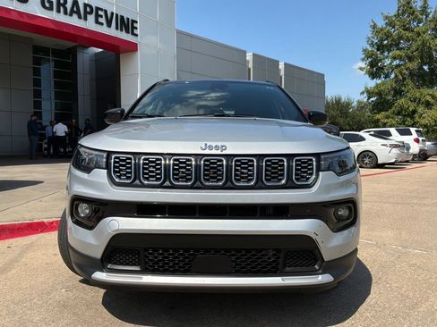 Used 2025 Jeep Compass Limited AWD/4WD image 3