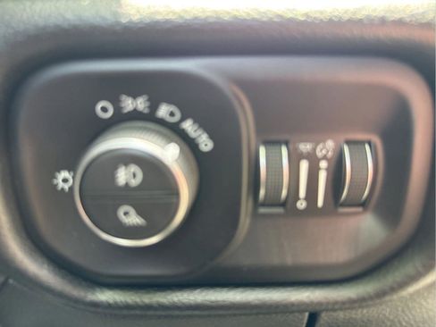 Used 2019 RAM 1500 Laramie AWD/4WD image 41