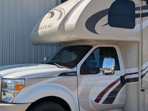 Used 2014 Ford F550 2WD Regular Cab Super Duty image 4
