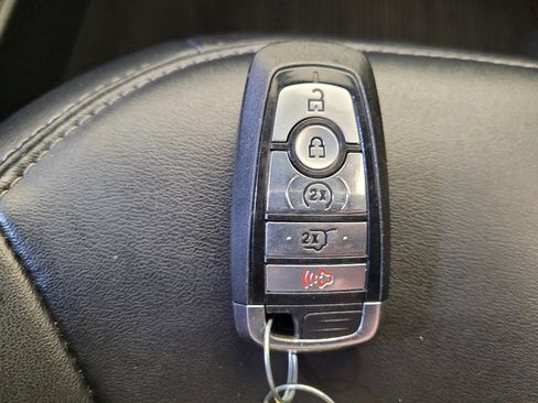 Used 2022 Ford Explorer XLT w/ Equipment Group 202A AWD/4WD image 32
