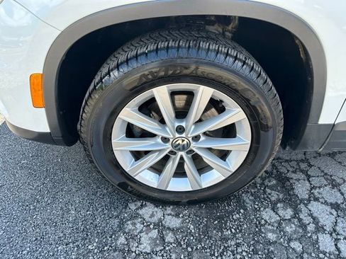 Used 2017 Volkswagen Tiguan Limited w/ Premium Package AWD/4WD image 10