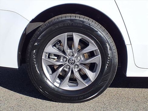 Certified 2024 Toyota Sienna LE image 7