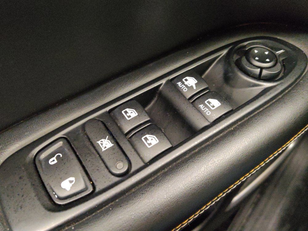 Used 2018 Jeep Compass Latitude FWD image 27