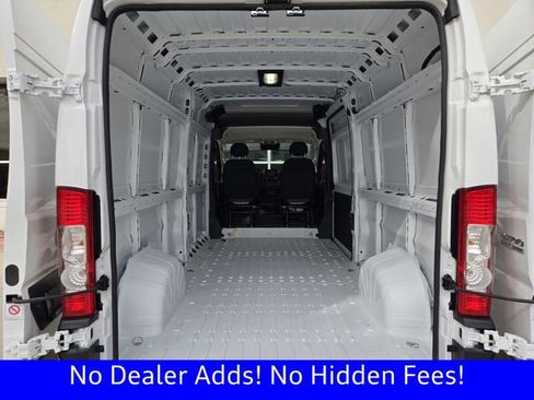 Used 2025 RAM ProMaster 2500 w/ Convenience Group image 32