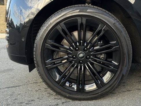 Used 2023 Land Rover Range Rover SE image 12