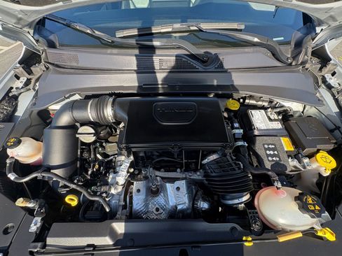 Used 2025 Jeep Compass Limited image 33