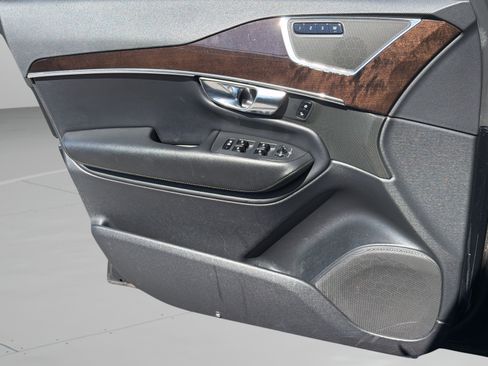 Used 2019 Volvo XC90 T5 Momentum w/ Protection Package FWD image 19
