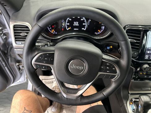 Used 2020 Jeep Grand Cherokee Limited AWD/4WD image 17