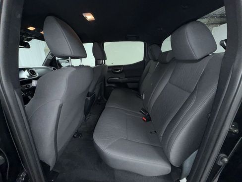 Used 2018 Toyota Tacoma TRD Off-Road w/ Technology Package AWD/4WD image 13