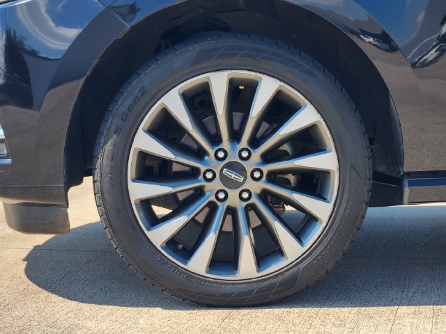 Used 2019 Lincoln Navigator L Select RWD image 10