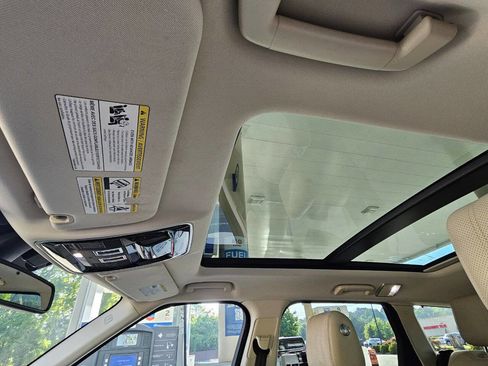 Used 2016 Land Rover Range Rover Sport Supercharged AWD/4WD image 11