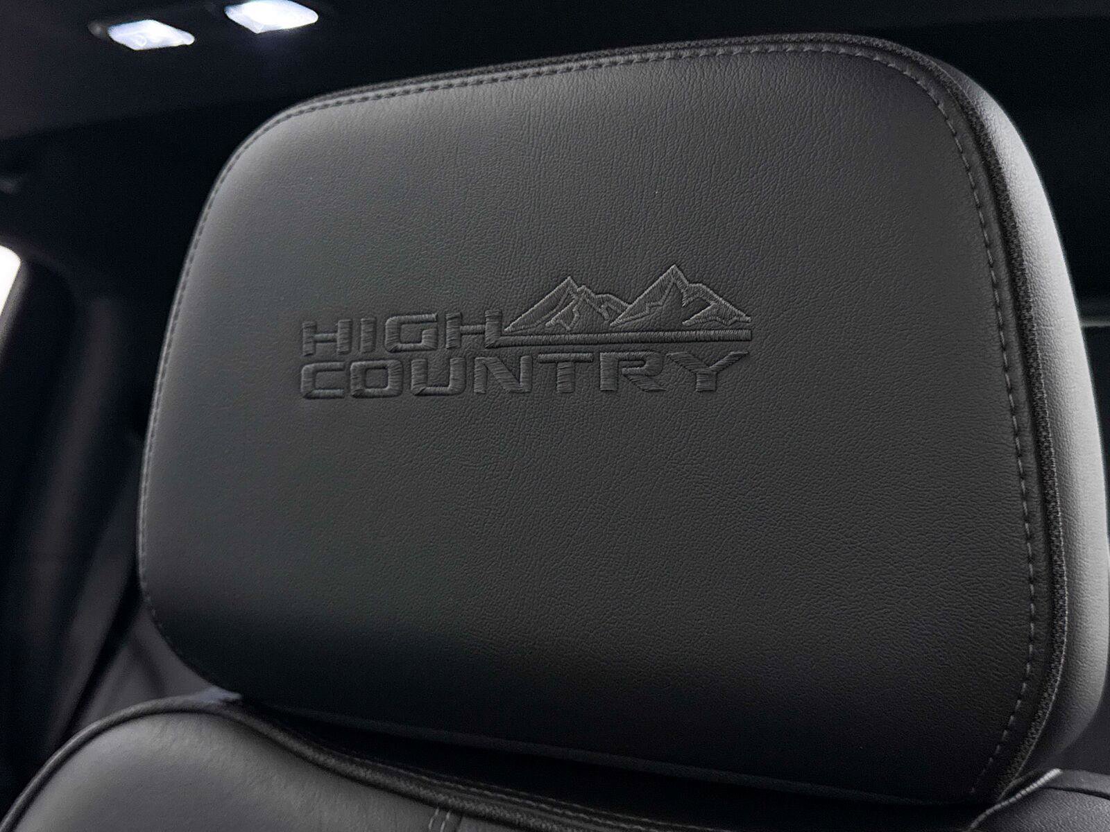Used 2021 Chevrolet Silverado 2500 High Country w/ Technology Package AWD/4WD image 4
