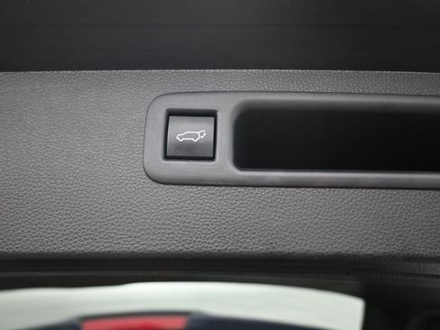 Used 2023 Toyota Highlander XLE image 33