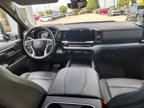 Used 2024 Chevrolet Silverado 2500 LTZ w/ LTZ Convenience Package image 18