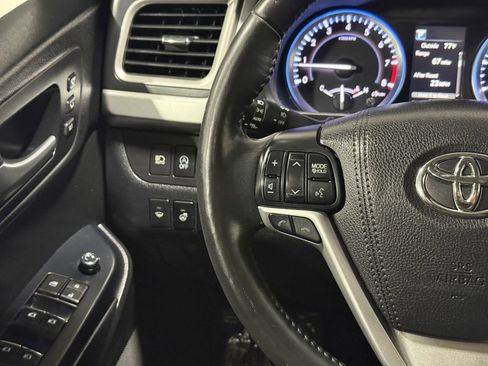 Used 2017 Toyota Highlander Limited Platinum image 26