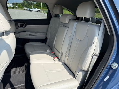 Used 2025 Kia Sorento S AWD/4WD image 19