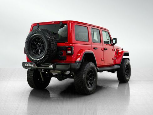 Used 2018 Jeep Wrangler Unlimited Sahara w/ Dual Top Group AWD/4WD image 5