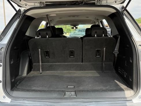 Used 2020 Chevrolet Traverse LT FWD image 20