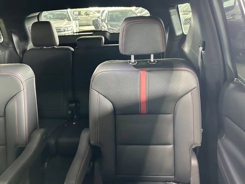 Used 2024 Chevrolet Traverse RS FWD image 14