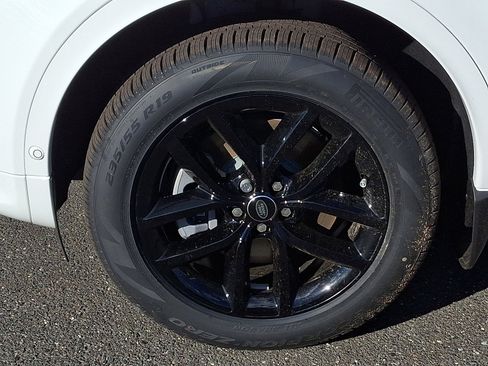 New 2025 Land Rover Discovery Sport S image 6