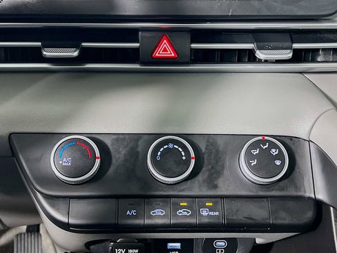 Certified 2024 Hyundai Elantra SE image 15