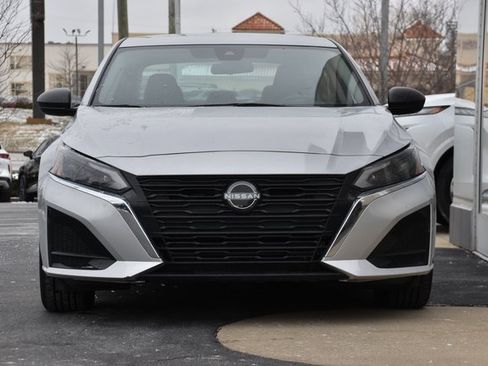 Used 2024 Nissan Altima 2.5 SV image 12